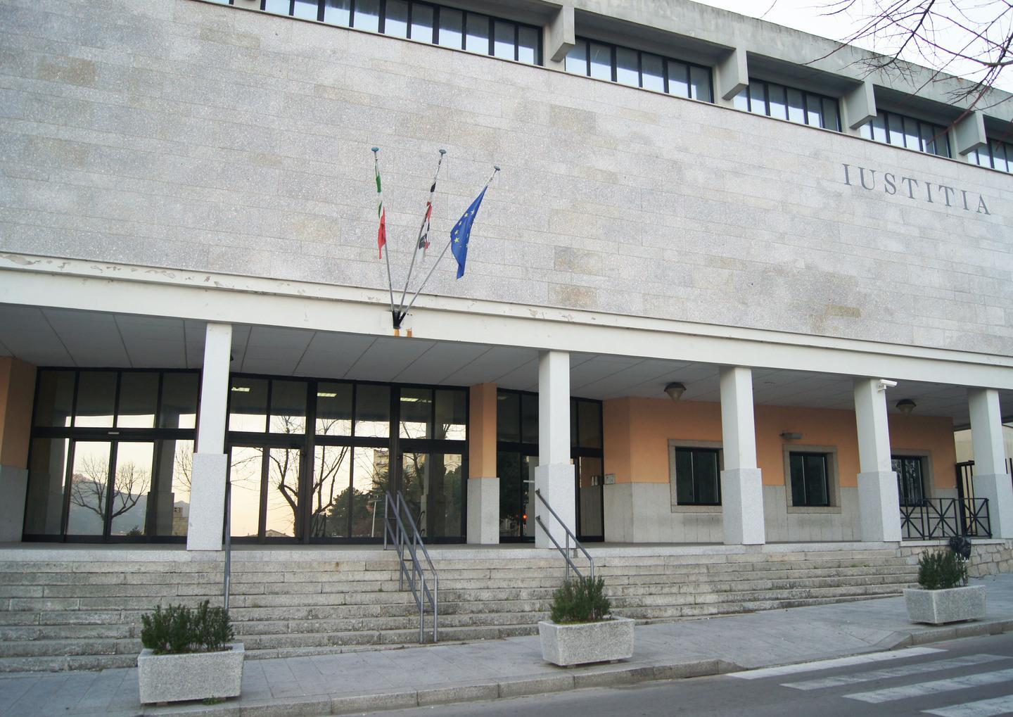 Pestati dai bodyguard dei vip le sette vittime chiedono i danni