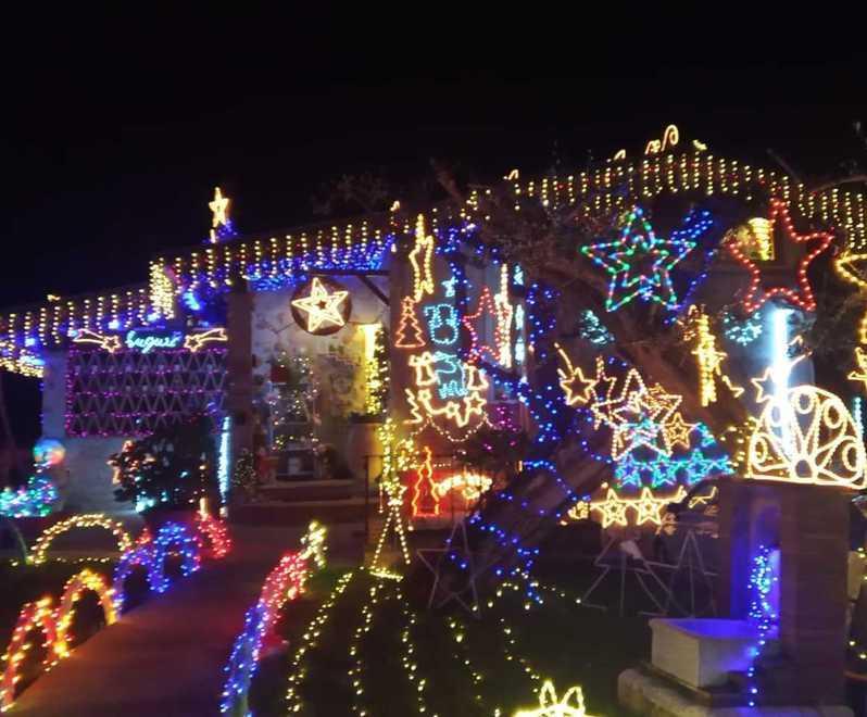 Decora la casa con 80mila luci per le feste della sua nipotina