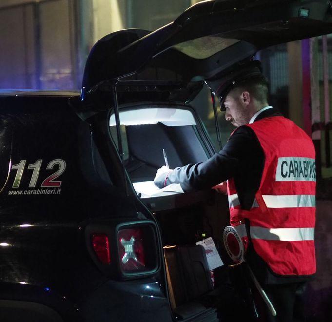 Travolge un’auto e fugge: caccia al pirata della strada 