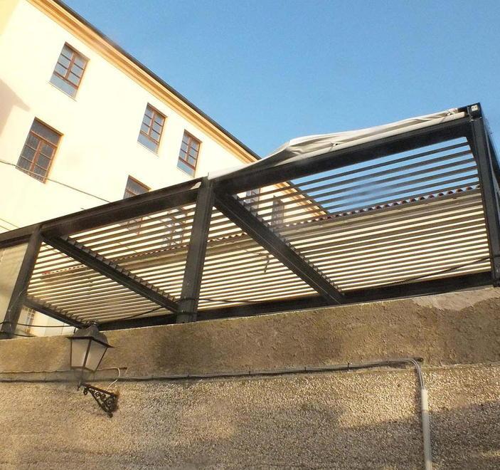 Distrutta la nuova veranda del ristorante “La Rocchetta” 
