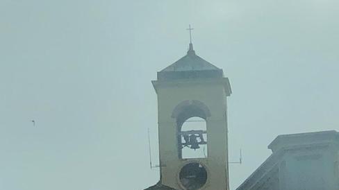 Cade l’orologio del campanile alla San Vincenzo Ferreri Spiagge, danni da quantificare Annullati tutti gli eventi