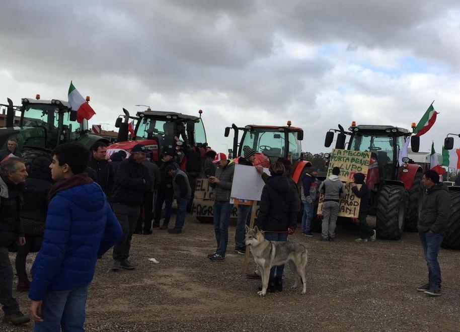 I pastori scendono in piazza con “La Rabbia” di Pasolini 