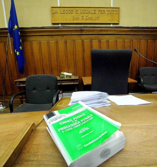 Abusi su 5 alunne, il gip di Pistoia ha detto no all’archiviazione 