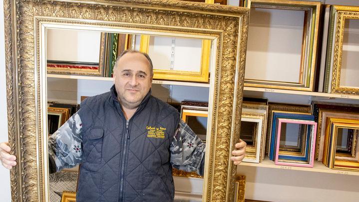 Carpi, il corniciaio chiude: «Vorrei tramandare l’arte a un giovane»