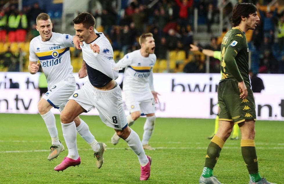 La Dea distrugge il Milan Il Lecce ko, pari del Brescia