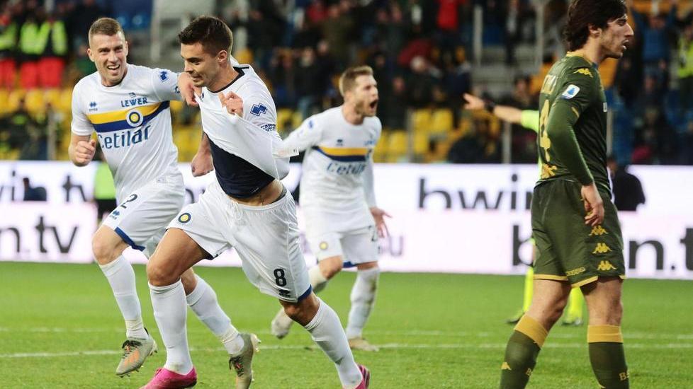 La Dea distrugge il Milan Il Lecce ko, pari del Brescia