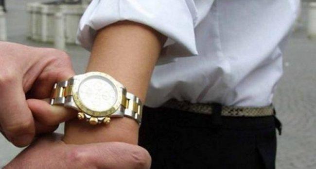 Carpi, tentata rapina in auto, commerciante ferita 