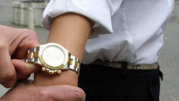 Carpi, tentata rapina in auto, commerciante ferita