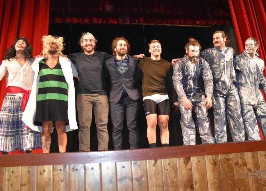 Dalle mischie, al palco: e per la festa dei Lions i rugbisti diventano attori
