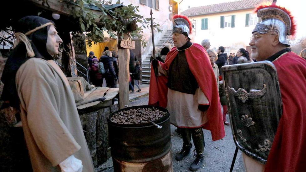 Duecento figuranti a San Piero per il tradizionale presepe vivente