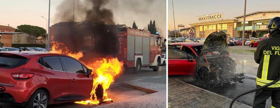 Auto in fiamme a pochi metri dal centro commerciale