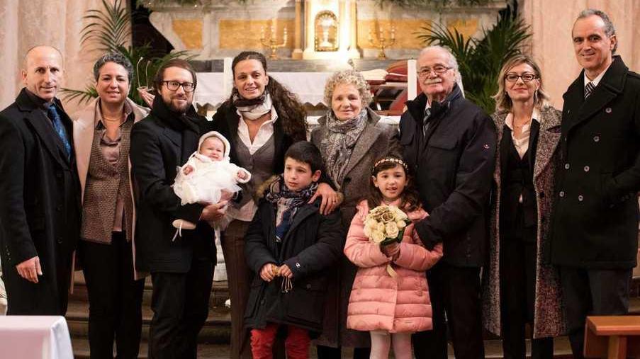 Festa con due sorprese battesimo della nipote e benedizione del Papa