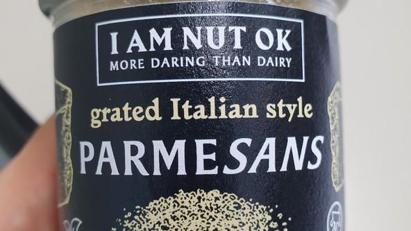 Nel falso Parmesan c’erano anacardi sale dell’Himalaya aglio e olio tartufato