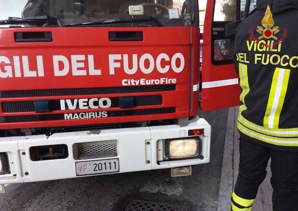 Auto contro la staccionata, morti marito e moglie 