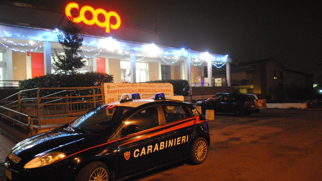 Una pattuglia di carabinieri di Gualtieri