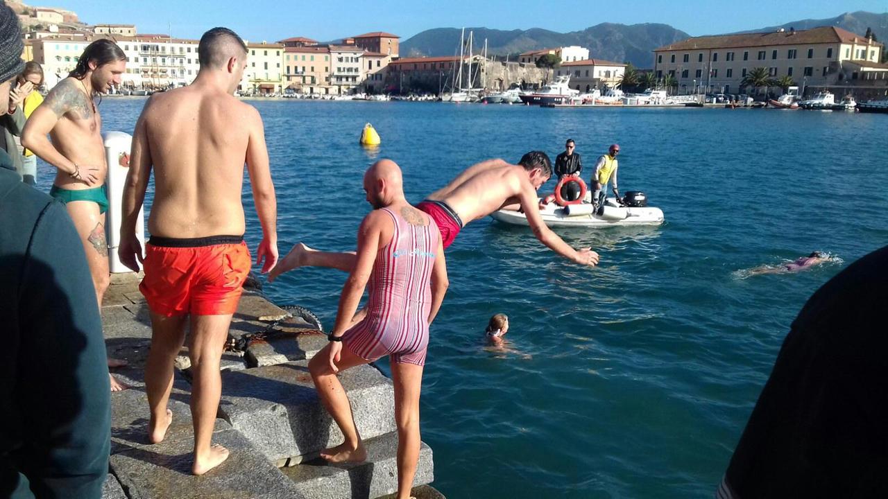 Nuova impresa di Natale per gli Argonauti, gli intrepidi nuotatori che non temono il freddo