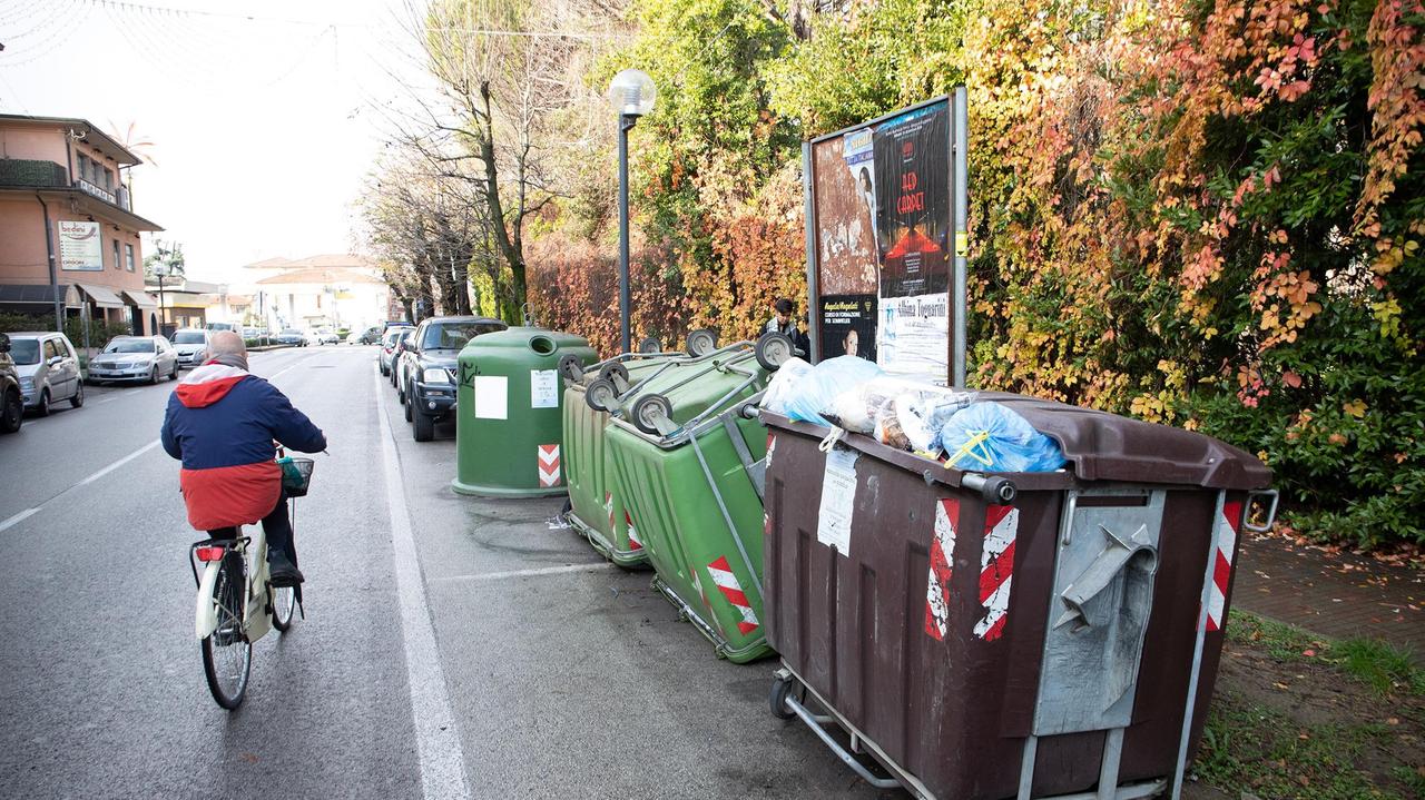 Nuovo servizio “ibrido” per i rifiuti. Cassonetti in strada e porta a porta