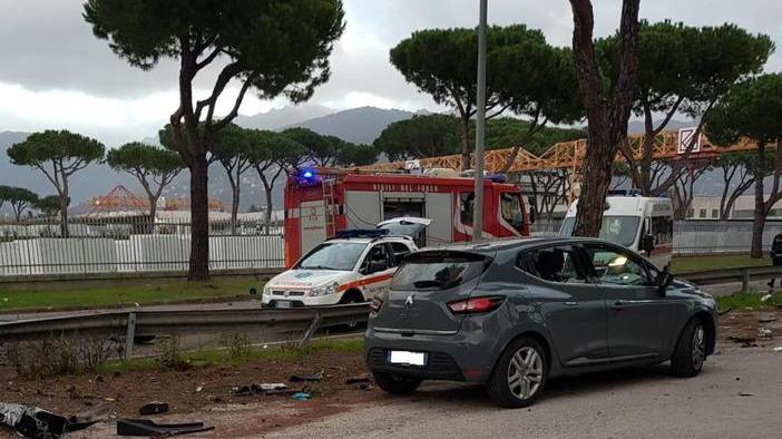 L'incidente mortale in via Dorsale a Massa. «Io e mia nipote lì vicino, siamo vive per miracolo»