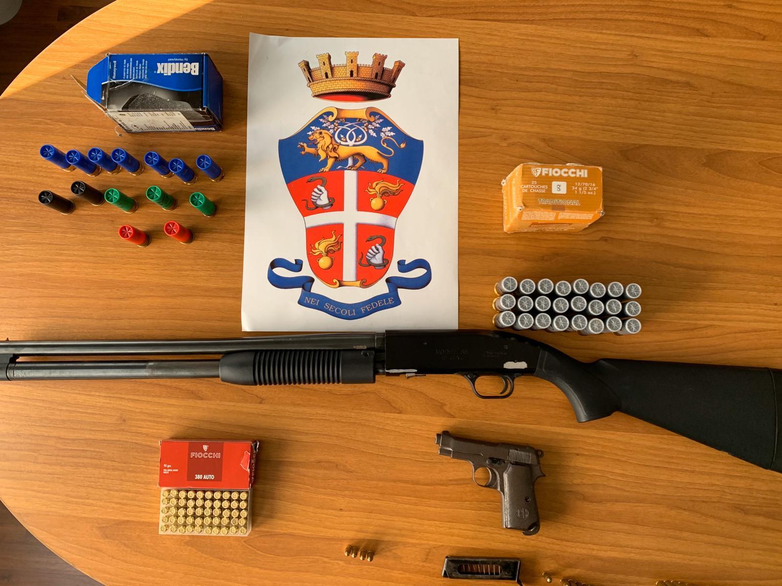 Giovane cagliaritano arrestato: era in possesso di armi, munizioni e fuochi d'artificio 