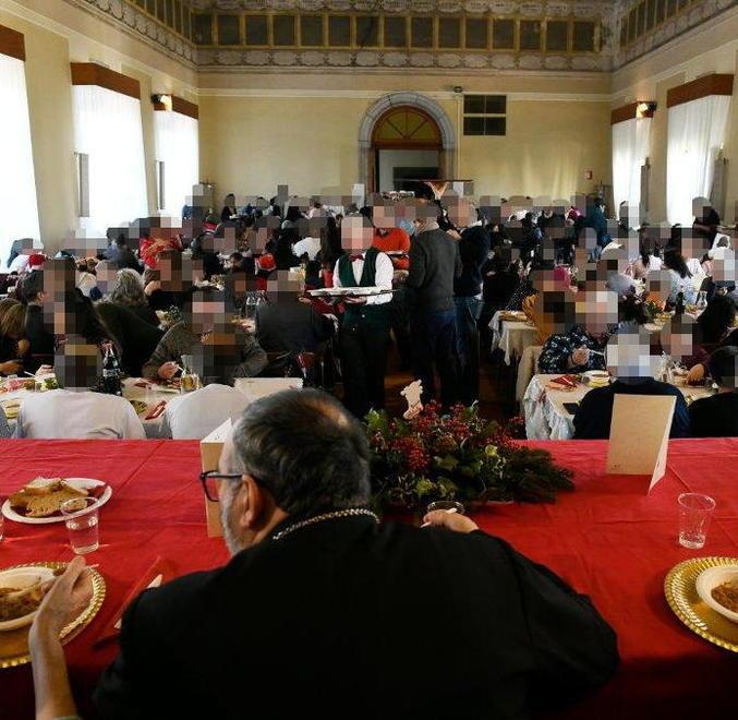 In 330 al pranzo di Natale di Sant’Egidio «Ci tenevo a ospitare i poveri a casa mia» 