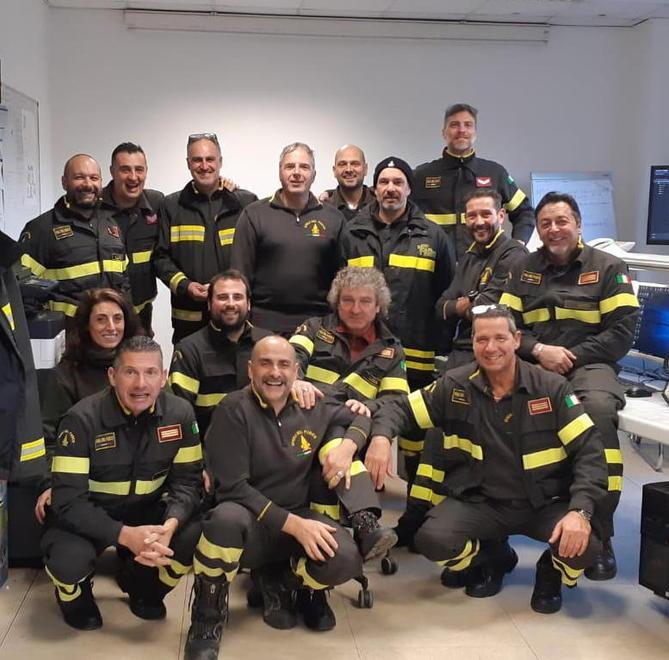 Si scattano una foto per dire a tutti «Tanti auguri»
