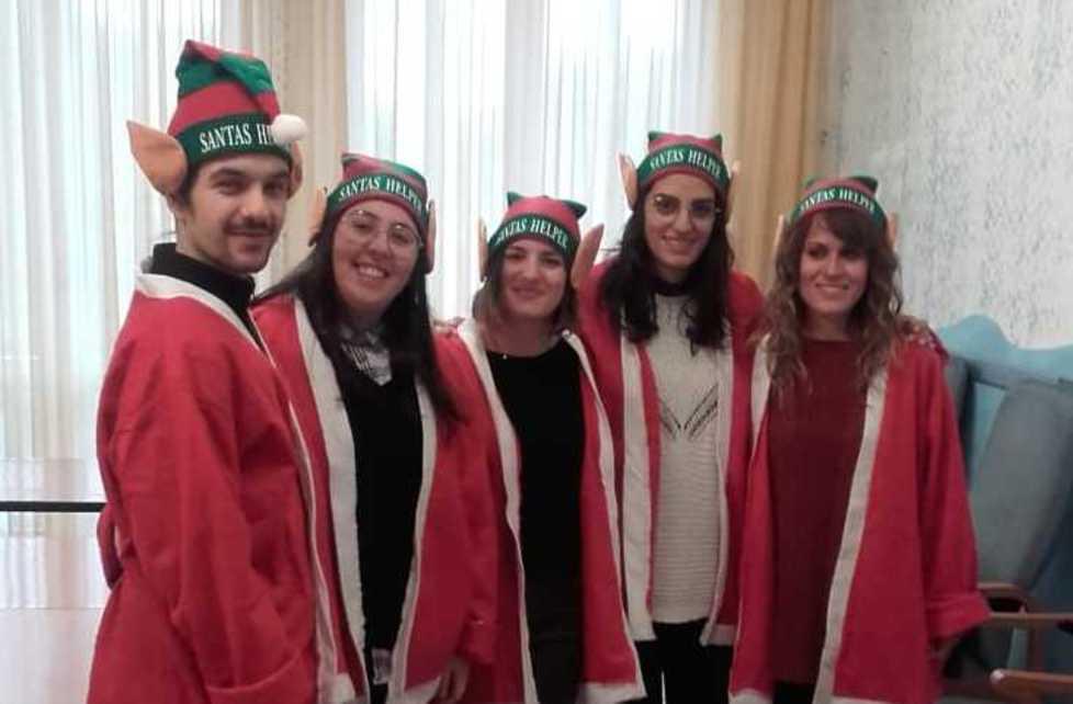 Gli “elfi” in visita agli anziani nella Rsa