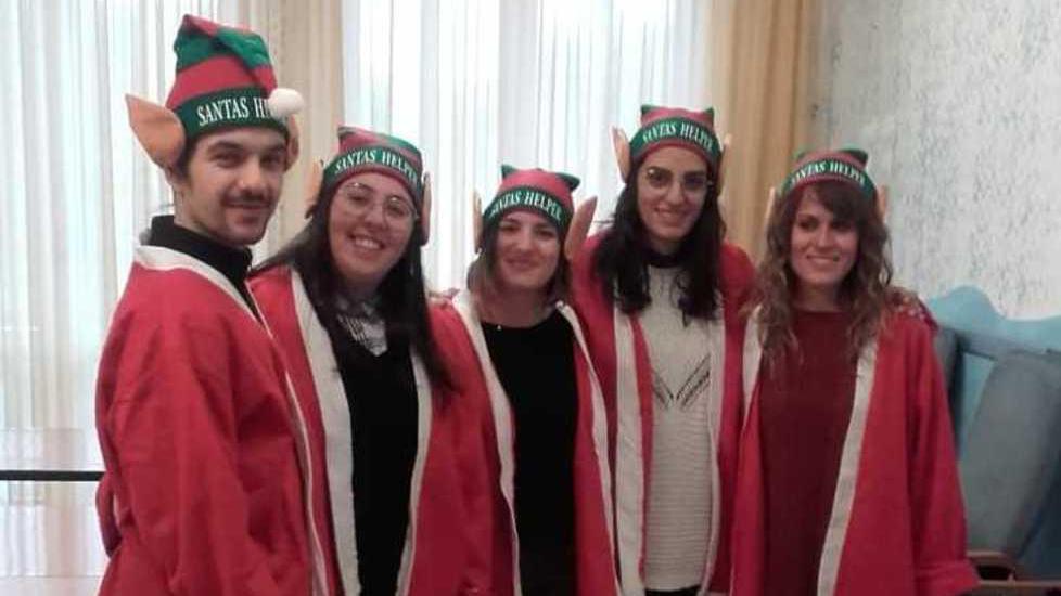Gli “elfi” in visita agli anziani nella Rsa