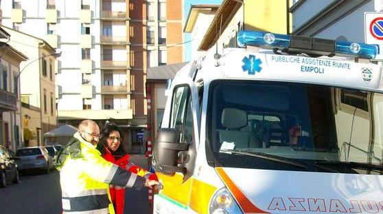 Schianto contro albero Ferita donna di 44 anni