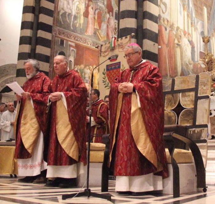 Il vescovo dal pulpito scuote i fedeli «Farsi gli affari propri non è una virtù»