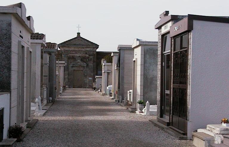 Lavori al muro di cinta e per l’illuminazione Il cimitero si rinnova