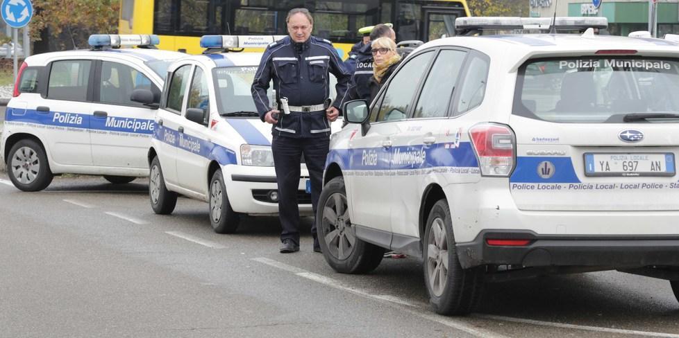 Ruba una bici elettrica davanti alle telecamere Scoperto e denunciato