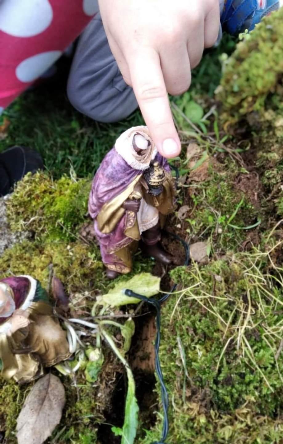 Vandali distruggono presepe rionale 