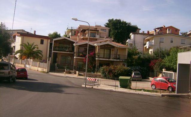 Nuova luce alla piazza Navarra 