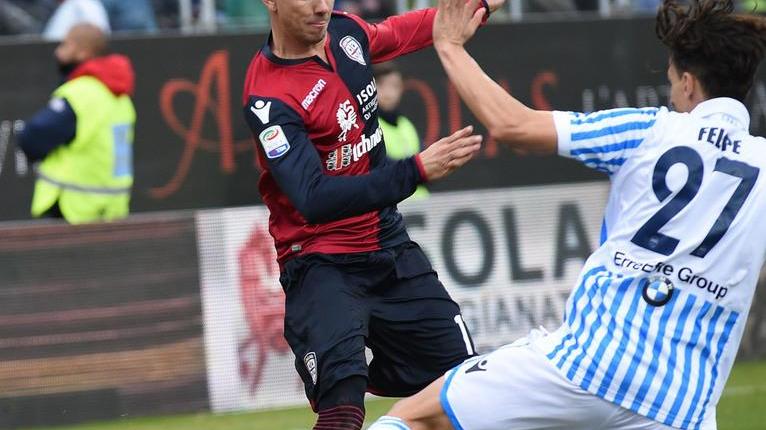 Il Sassuolo va a caccia di un esterno: nel mirino ci sono Caprari e Farias