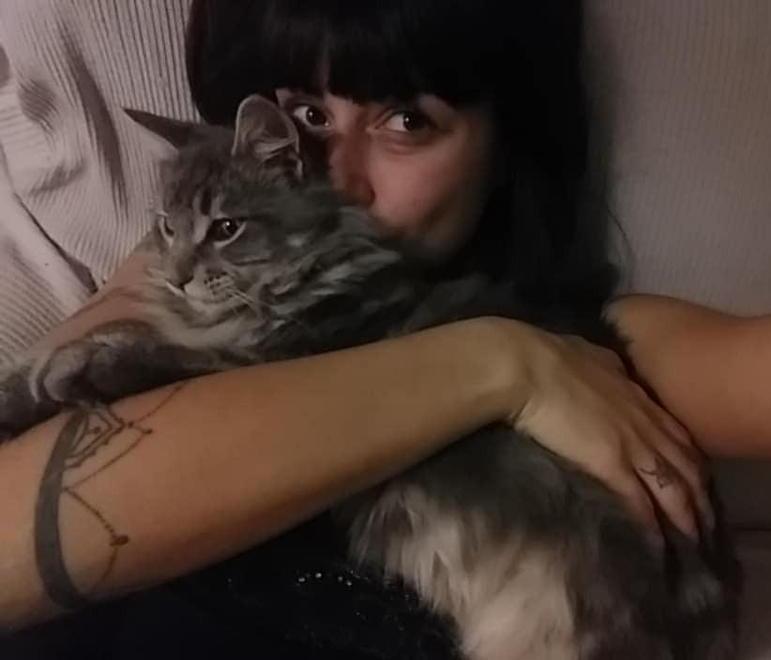 Luna con la sua amica umana Giulia Contussi