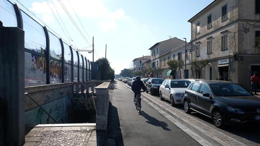 L’allarme dei negozianti sull’Aurelia: «Sempre meno clienti anche per le feste»