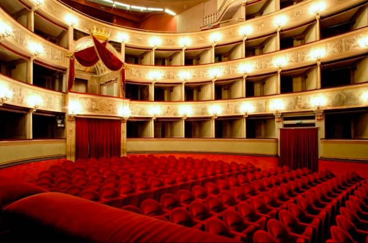 San Silvestro al teatro del Giglio di Lucca: ingressi e cena omaggio per gli abbonati a “Noi Tirreno” 