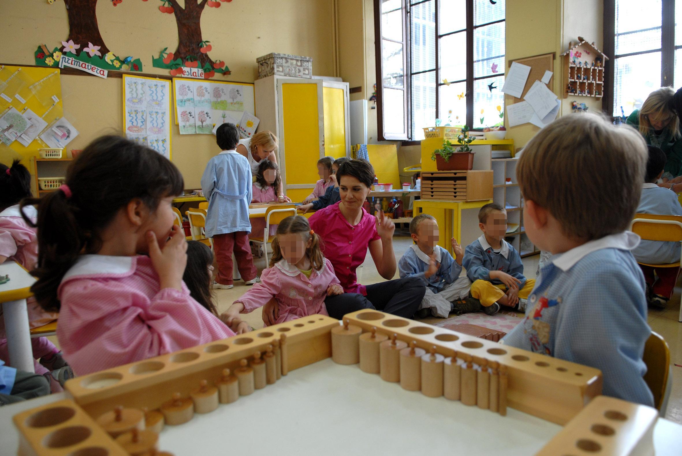 Bambini in una scuola materna (archivio)