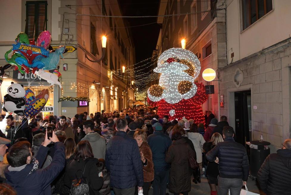 A Empoli le luci accendono anche il Natale dei commercianti: «Buon bilancio» 
