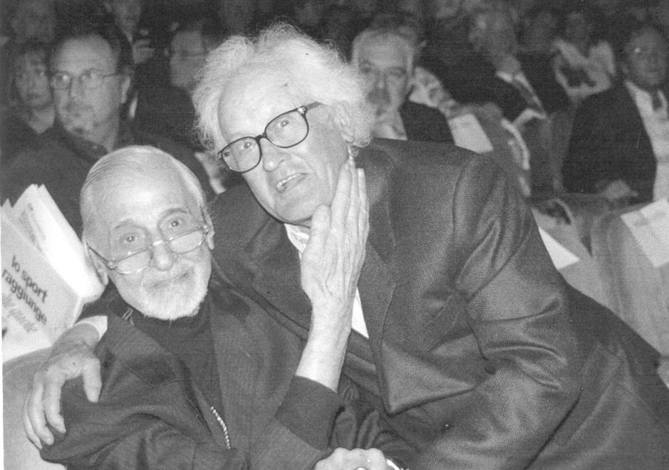Francesco Bergamini (a sinistra) insieme ad Arnaldo Galli: due "monumenti" di Viareggio che non ci sono più