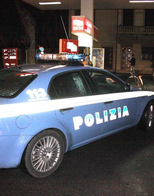 Sorpreso a rubare in auto: arrestato ma è già in libertà 