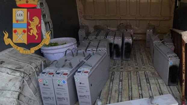Rubano batterie dei ripetitori Tim nella Bassa: tre in manette