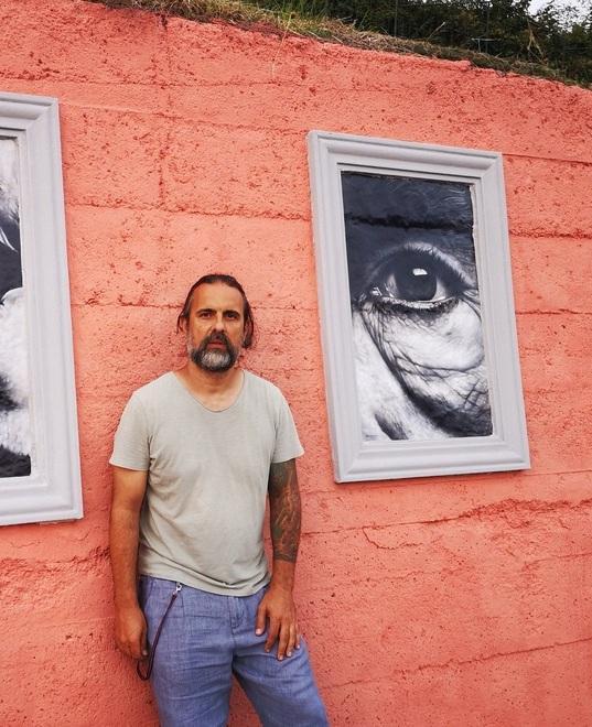 In un libro i murales di Piazza al Serchio 
