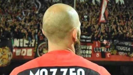 Mazzeo posta la foto in maglia Foggia E i tifosi s’infuriano