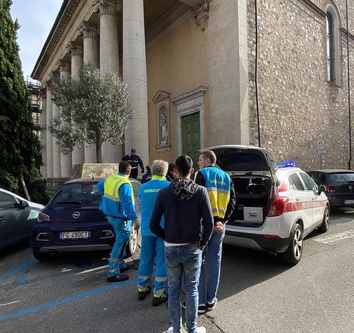 Aggredisce volontaria del 118 bloccato dopo l’inseguimento 
