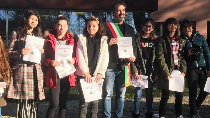 Bambini e genitori ripulirono le strade Premio dal Comune