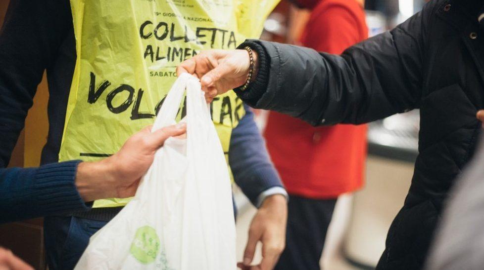 Ai poveri 50 tonnellate di cibo in scadenza 