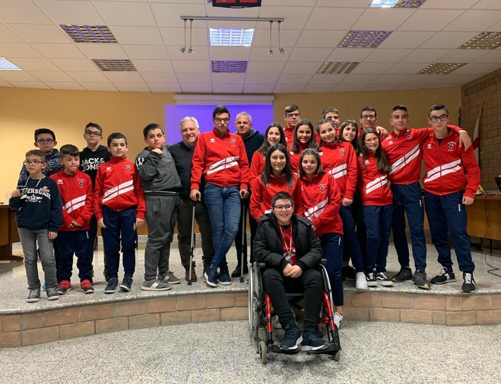 I giovani atleti dell’Olimpia mettono al bando la plastica