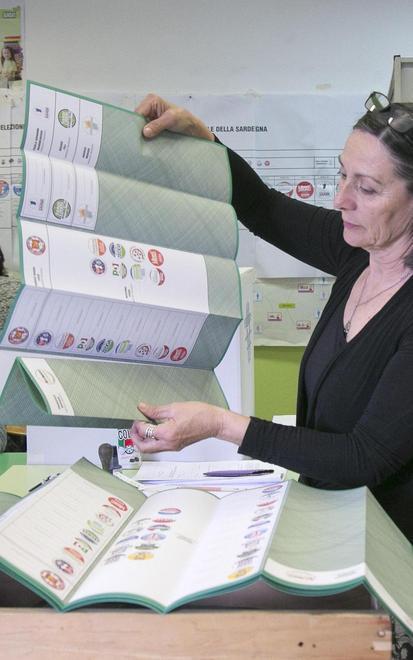 Regionali: Borgonzoni attacca, Bonaccini non molla È una sfida a due con cinque outsider 