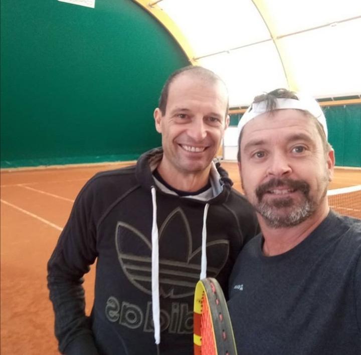Si può essere Allegri anche con la racchetta: «Un match a tennis con il mio amico Max» 
